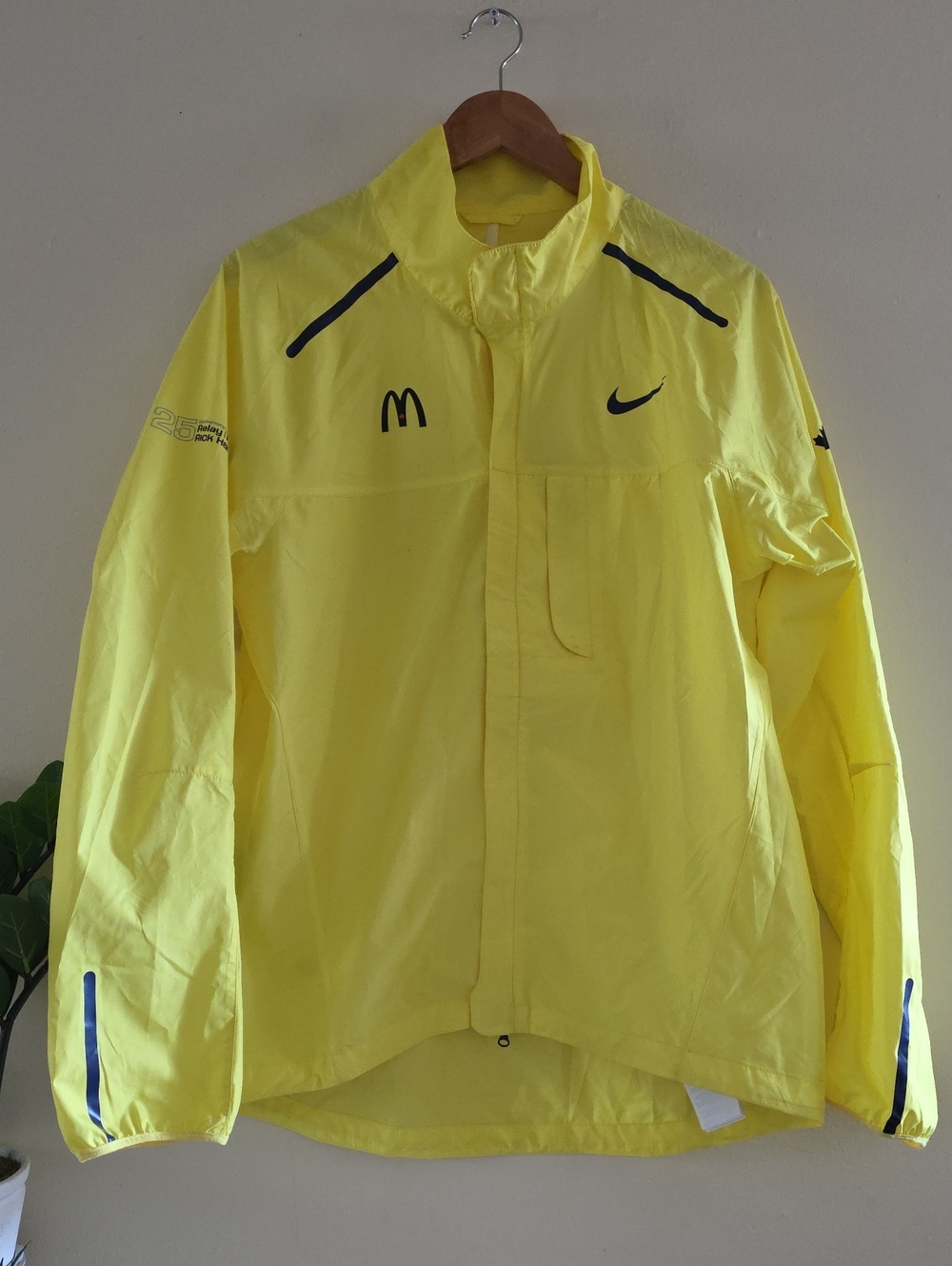 NIKE 25th Anniversary  Rick Hansen  Racing Marathon Run Jacket - L
